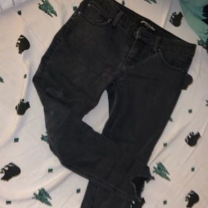 Distressed black skinny jean Capris